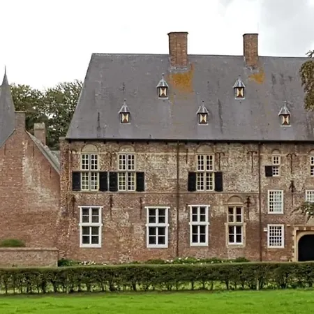 Blauwe Lelie Holiday home Ewijk